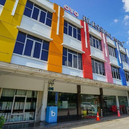 Oyo 575 Blessing Hotel Palembang Luaran gambar